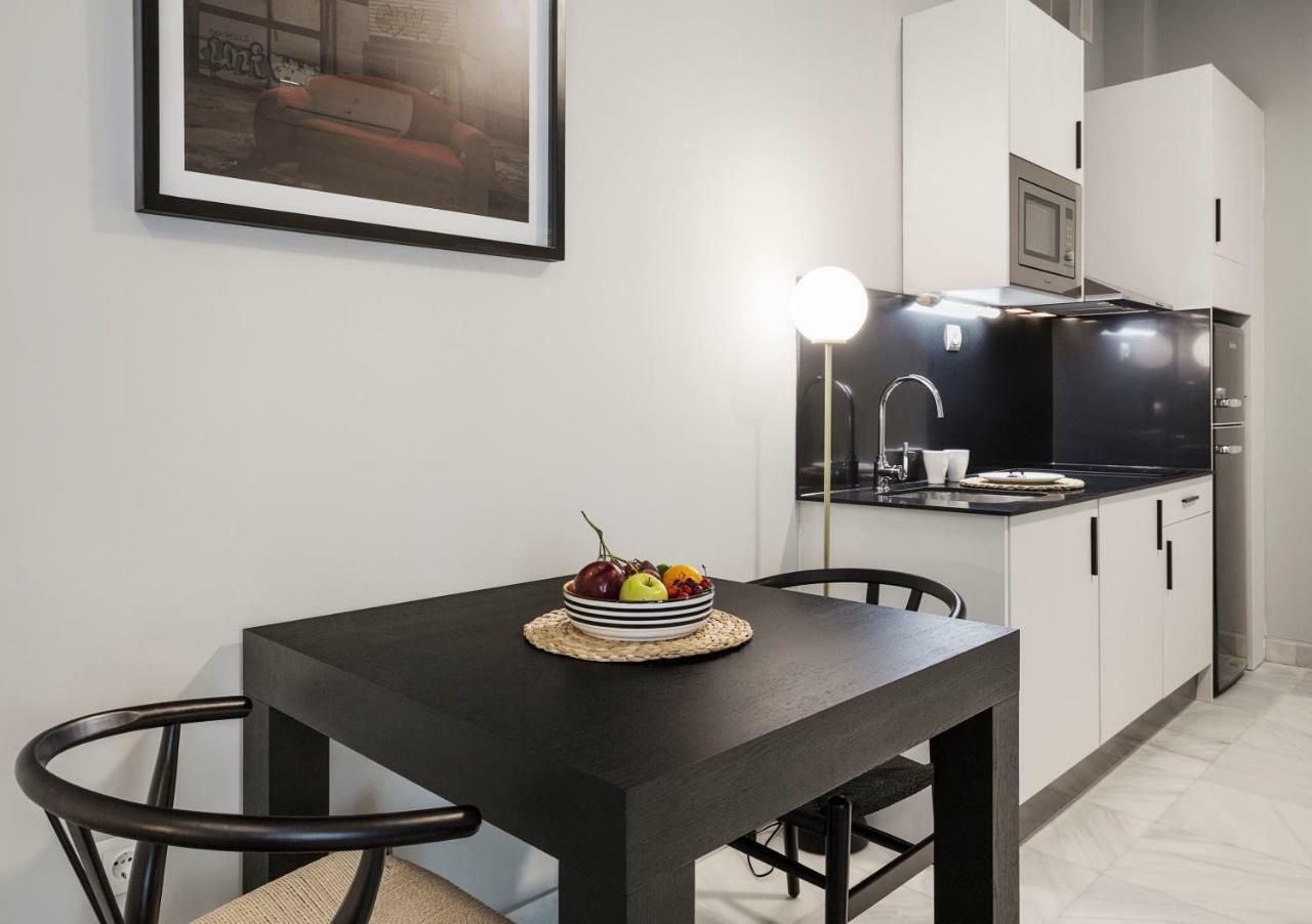 Apartamentos One Shot Conde De Torrejon Sevilla Buitenkant foto