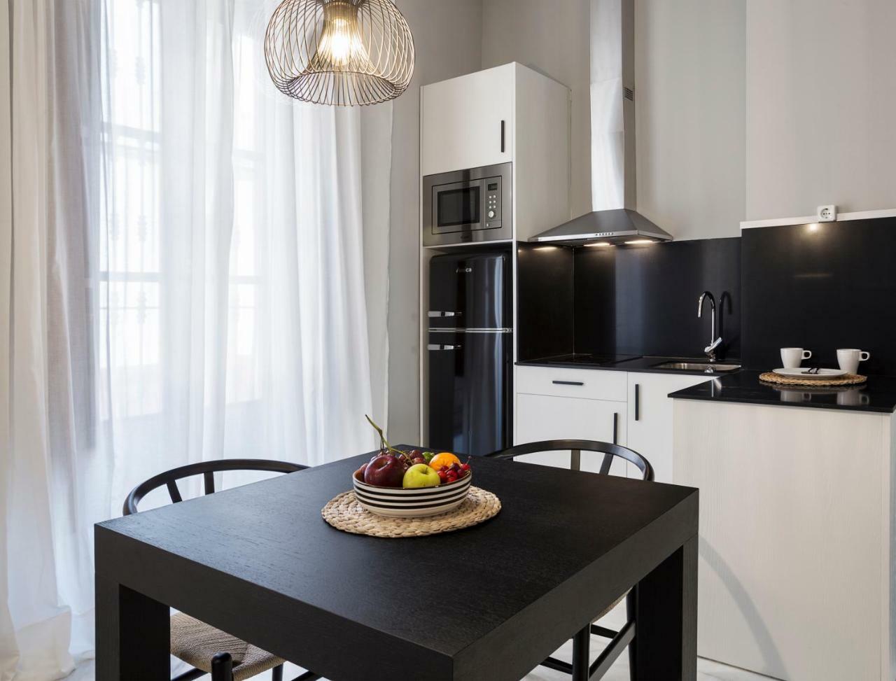 Apartamentos One Shot Conde De Torrejon Sevilla Buitenkant foto